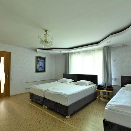 Jamilya'S B&B Guest House カラコル エクステリア 写真