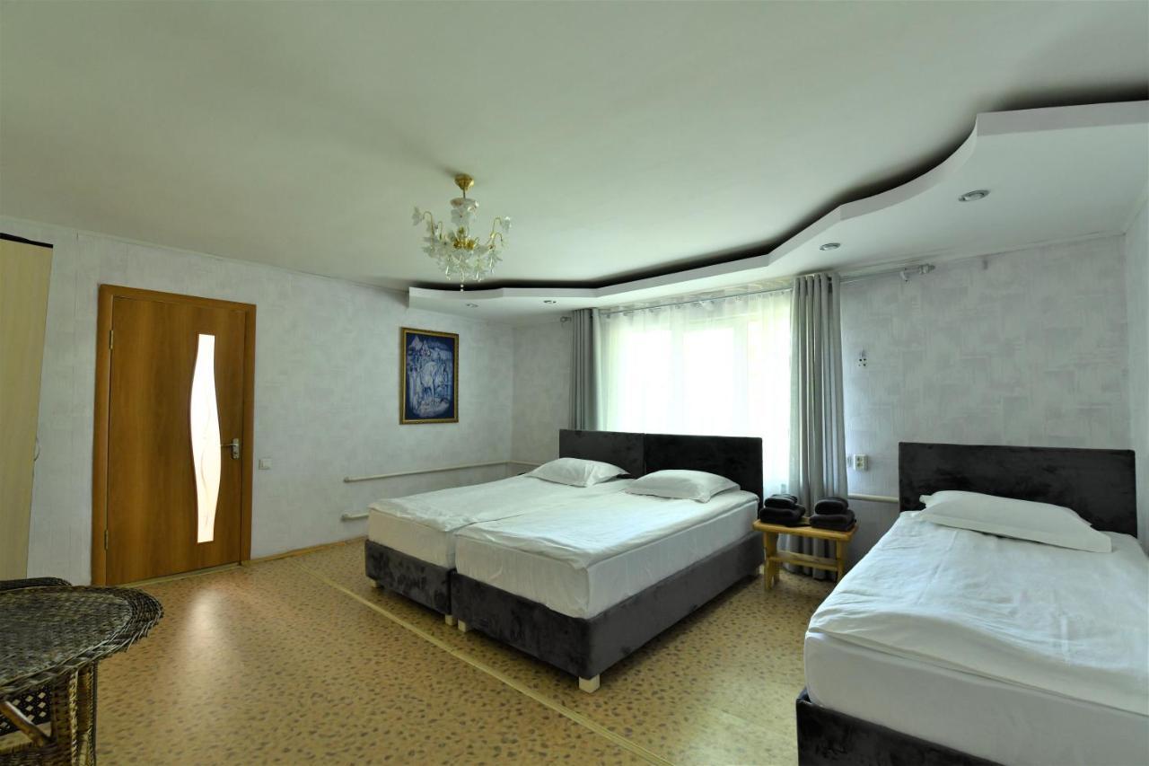 Jamilya'S B&B Guest House カラコル エクステリア 写真
