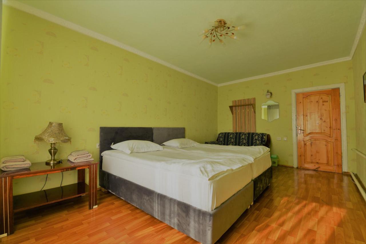 Jamilya'S B&B Guest House カラコル エクステリア 写真